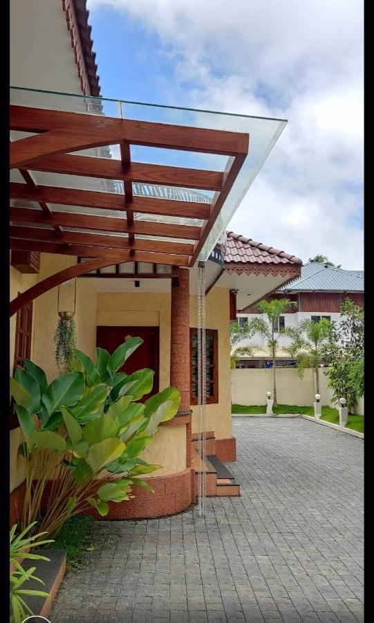 Готель Casa Orchid Alappuzha Екстер'єр фото